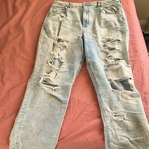 American Eagle curvy distressed mom jean, long. Size 18.